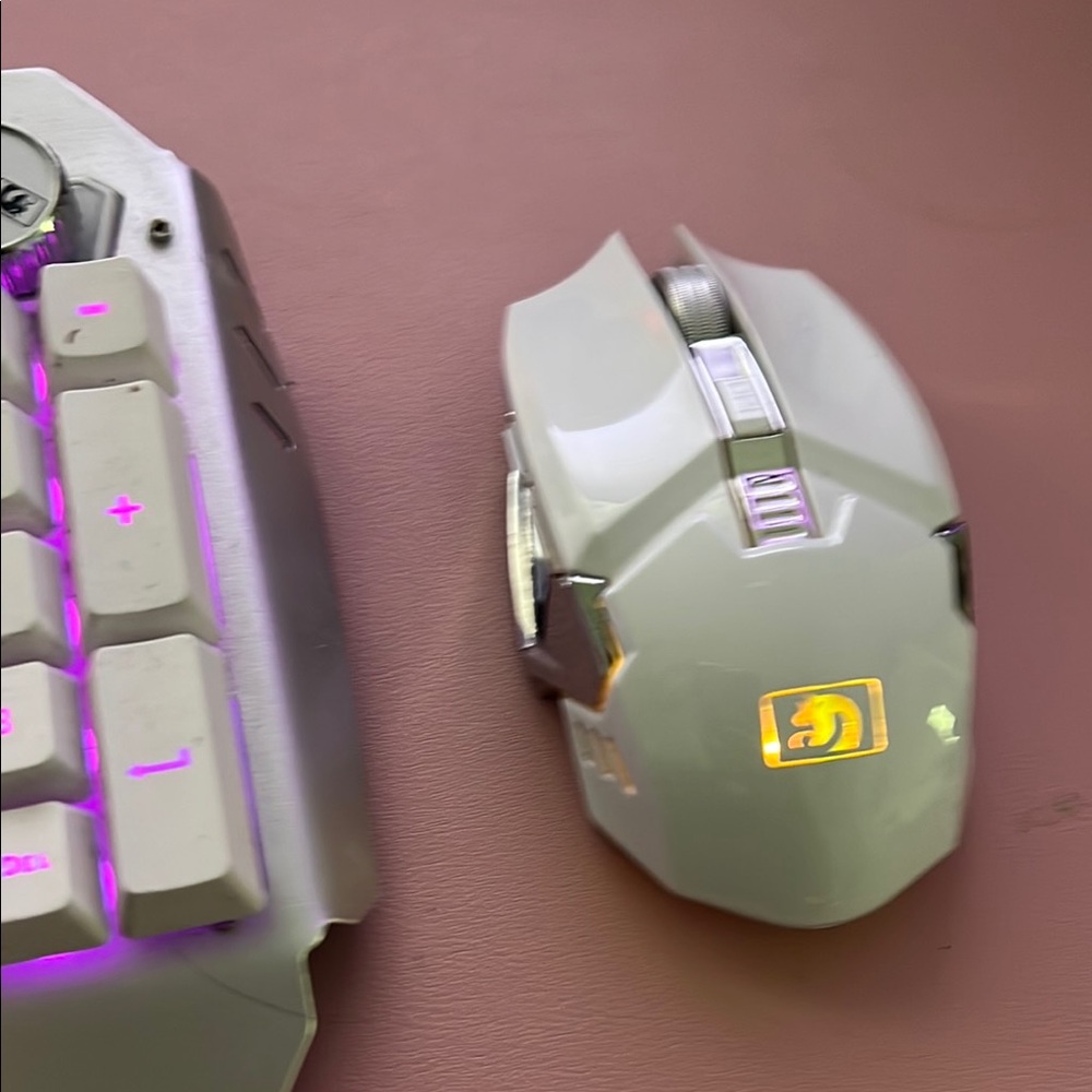 White Gaming Mouse and Keyboard Set - Picture 8 of 8